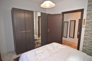 Ένα ή περισσότερα κρεβάτια σε δωμάτιο στο Dimitras Kalithea +11 φωτογραφίες