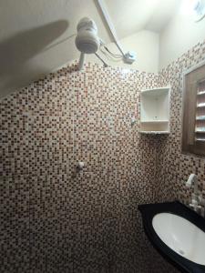 a bathroom with a sink and a mirror at Jericoacoara Suítes "Zona do Kite" in Jericoacoara