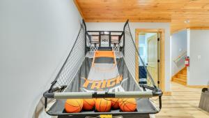 Una cama o camas en una habitación de Hot Tub Game Room Views Near Downtown Gatlinburg Perfect Too by AvantStay