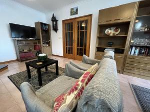 Μια τηλεόραση ή/και κέντρο ψυχαγωγίας στο Vila do Conde Beach Apartment