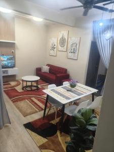 TV a/nebo společenská místnost v ubytování Nur Homestay Bandar Putra Kuantan