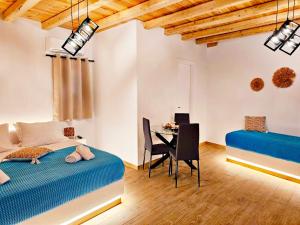 Una cama o camas en una habitación de Mykonian Breeze 48 fotos más