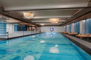a large swimming pool in a hotel room at Renaissance Hangzhou Lin'an Hotel in Hangzhou