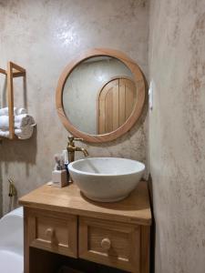 a bathroom with a bowl sink and a mirror at Villa Biển Vàng Beach Front in Bình Sum