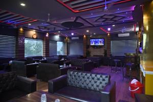Posezení v ubytování R K Hotel And Bar