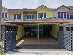 a house with a gate in front of it at Homestay Warisan Violet Bertam Jaya in Melaka