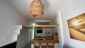 a room with a table and chairs and a ceiling at la casa de pozo1 in Pozo Izquierdo +6 photos