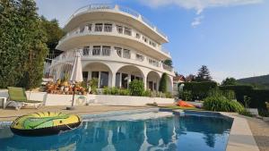 Gallery image of Sunrise Villa in Albena