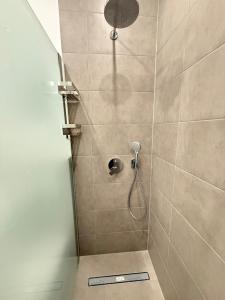 a shower with a shower head in a bathroom at Exklusives City-Zimmer, Gemeinschaftsbad und Küche in Herne +11 photos
