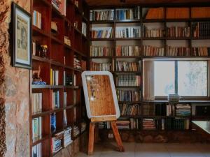 Knihovna v apartmánu