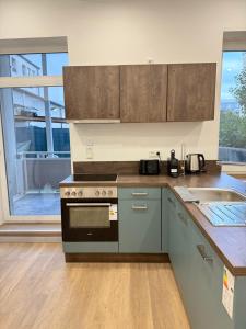 a kitchen with a stove and a sink at Exklusives City-Zimmer, Gemeinschaftsbad und Küche in Herne