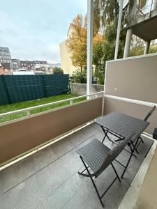 a chair and a table on a balcony at Exklusives City-Zimmer, Gemeinschaftsbad und Küche in Herne