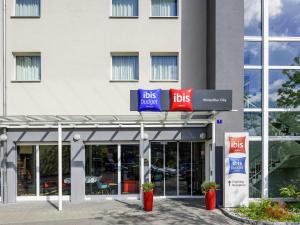 a building with the front of autsche bosch store at ibis budget Winterthur in Winterthur