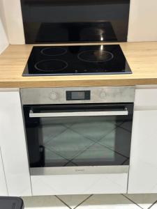a stove top oven sitting in a kitchen at Charmant appartement - 6 couchages in Gargenville