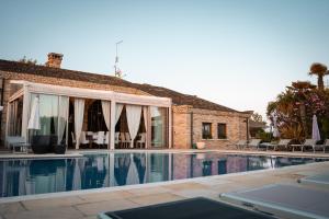 a swimming pool in front of a house at Bed & Breakfast Gioia di... in Santo Stino di Livenza