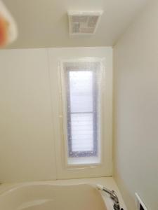 a bathroom with a bath tub and a window at Seaside Villa Matsugaya - Vacation STAY 19447 in Sammu