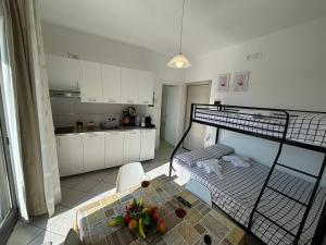Η κουζίνα ή μικρή κουζίνα στο BnB of The Nations by Holiday World