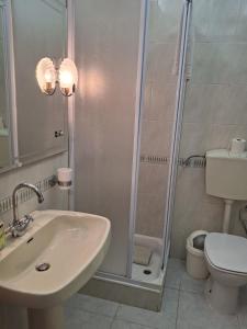 Ένα μπάνιο στο Great House By the Beach +17 φωτογραφίες