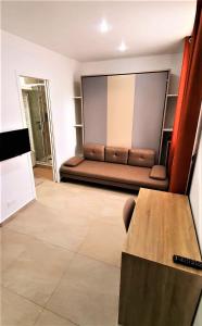 Χώρος καθιστικού στο Studio Charmant et Cosy Proche Paris et Bourget Ideal pour Couples et professionnels moins 15 pourcebt séjour longue durée