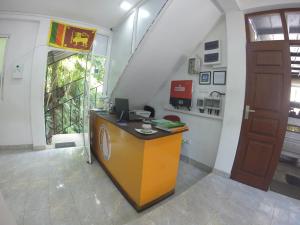 TV a/nebo společenská místnost v ubytování Kandy Backpackers Hostel