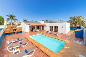 Swimmingpoolen hos eller tæt på Villa Silvia II by Villa Plus