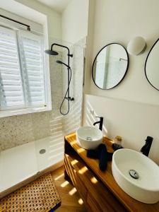 a bathroom with a sink and a mirror at Élégance et modernité à proximité de la cathédrale in Quimper