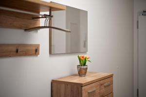 Fotografie z fotogalerie ubytování Hafenblick - Wohnung in der Hafenresidenz mit Balkon & Wasserblick v destinaci Waren + 23 fotografií