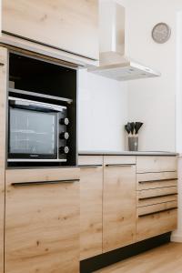 Η κουζίνα ή μικρή κουζίνα στο Wohlfühlapartment, Parkplatz, Boxspringbetten, Massagesessel, Nespresso, 1Gbit LAN & WIFI, Innenstadt