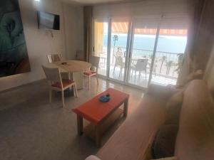 Et opholdsområde på APARTAMENTO SúITE ACAPULCO FIRST LINE BENIDORM BEACH