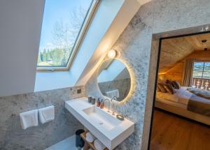 Koupelna v ubytování Jakobs Lodge + 57 fotografií