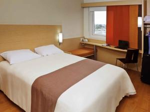 Katil atau katil-katil dalam bilik di Ibis San Luis Potosi +41 gambar