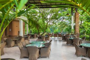 Un jardín fuera de Accra Guest House with WiFi