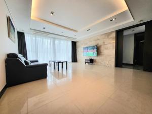 a living room with a couch and a table at 팔레드시즈 콘도- Pale de CZ Condo in Busan