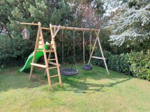 einen Spielplatz mit einer Leiter und einer Schaukel in der Unterkunft Holiday Home Bisera - 150m from the sea by Interhome in Fåborg