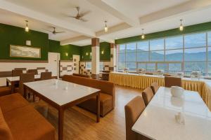 Posezení v ubytování Sitara Hotel & Resort - Most Selling Property in Nainital