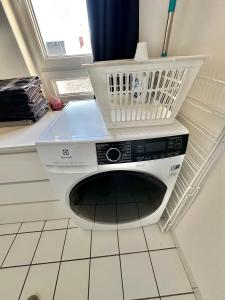 a washing machine with a basket on top of it at Duplex familial lumineux , Plage à deux pas in Berck-sur-Mer