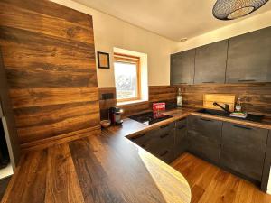 a kitchen with wooden walls and a wooden floor at Duplex familial lumineux , Plage à deux pas in Berck-sur-Mer
