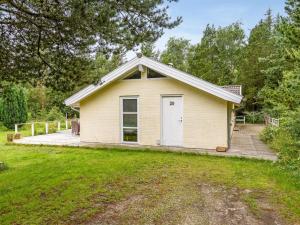 Το κτήριο όπου στεγάζεται  η παραθεριστική κατοικία +24 φωτογραφίες