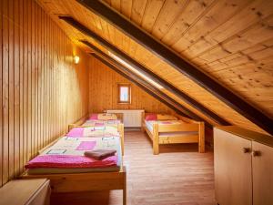 Postel nebo postele na pokoji v ubytování Holiday Home Švýcarský dvůr by Interhome