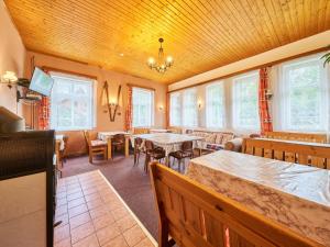 Posezení v ubytování Holiday Home Švýcarský dvůr by Interhome