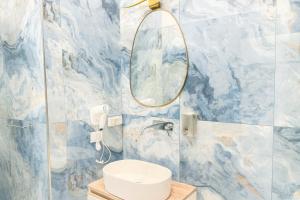 a bathroom with a toilet and a mirror at Lodevì in Foggia