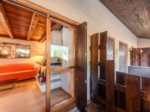 Ένα ή περισσότερα κρεβάτια σε δωμάτιο στο Apartment Mansarda al Doss by Interhome