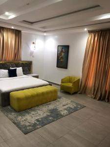 Ένα ή περισσότερα κρεβάτια σε δωμάτιο στο Baels Suites