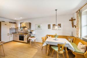 Η κουζίνα ή μικρή κουζίνα στο Landhaus Kauderer - Wohnung 1