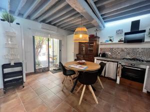 O bucătărie sau chicinetă la Casa BoHa - Andalusië