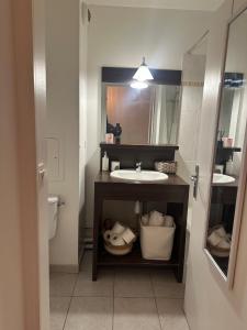 Et badeværelse på La Conciergerie des 4 Ailes