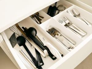 a drawer filled with silver utensils at Vully Panorama Apartment 3 Schlafzimmer nahe Bern in Zollikofen +21 photos