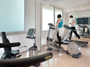 Fitness centrum a/nebo fitness zařízení v ubytování Mercure Hotel Rimini Artis