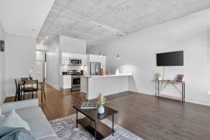 Dapur atau dapur kecil di Towers At Opop 402 Spacios And Cozy 1 Bd 1 B +14 gambar