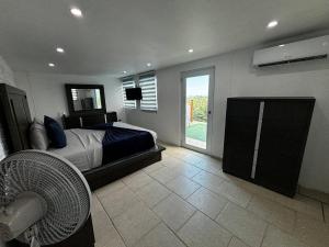 Imagen de la galería de Stunning Guaynabo Home with Private Pool Breathtaking Views, en Beverly Hills